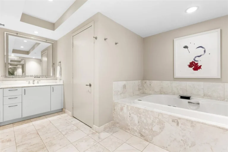 1331 Brickell Bay Dr-11.aspx