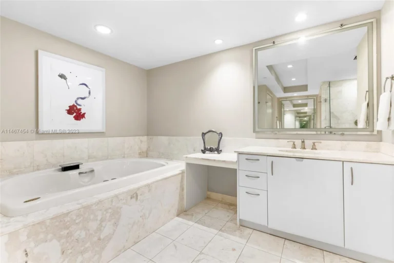 1331 Brickell Bay Dr-12.aspx