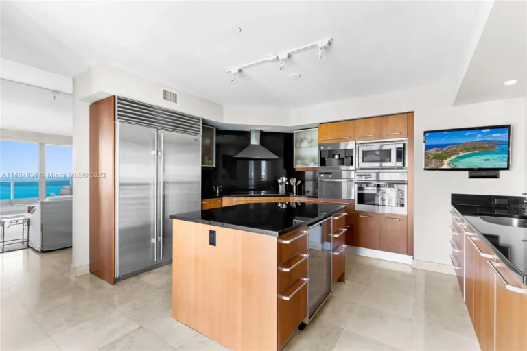 1331 Brickell Bay Dr-4.aspx
