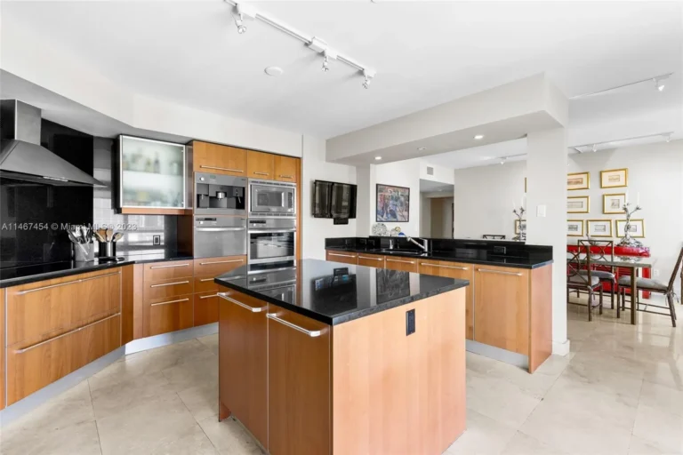 1331 Brickell Bay Dr-5.aspx